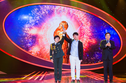何鸣鸿副主任出席2015年度“科技盛典”颁奖典礼