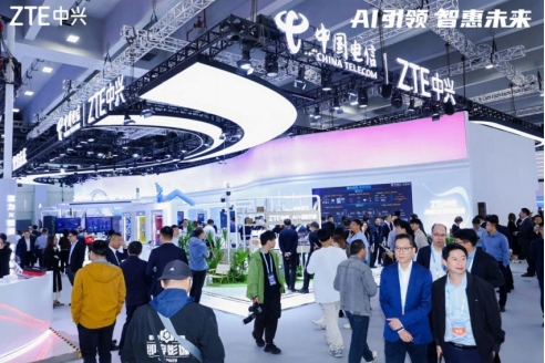 中兴通讯亮相2025数智科技生态大会，与中国电信共创AI普惠未来